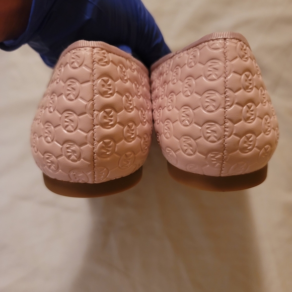 MICHAEL KORS Ballet Flats Pink With Gold Logo & Toe Caps Size 7.5 - Picture 9 of 13